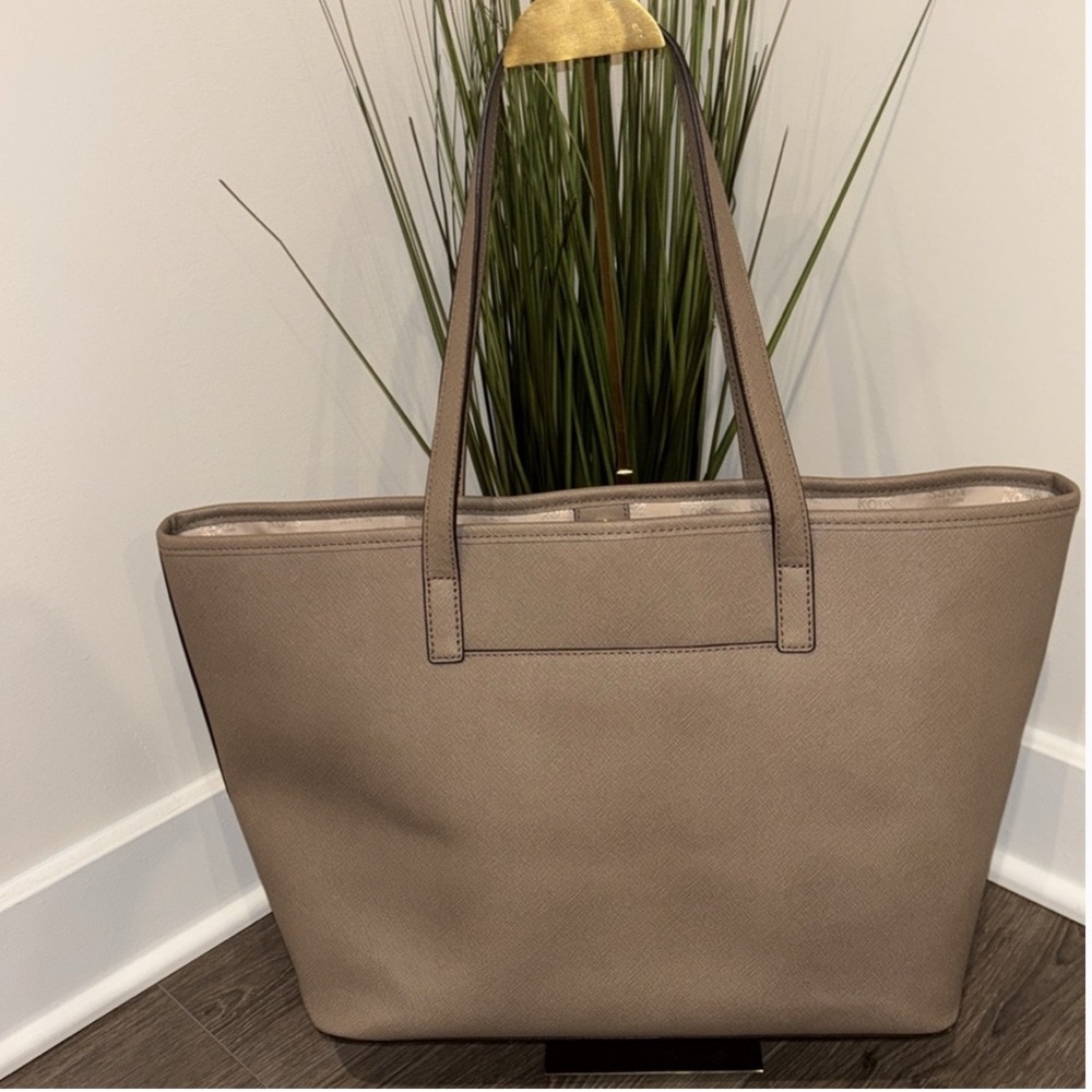 NWT. Michael Kors Taupe Tote Bag - Picture 2 of 8